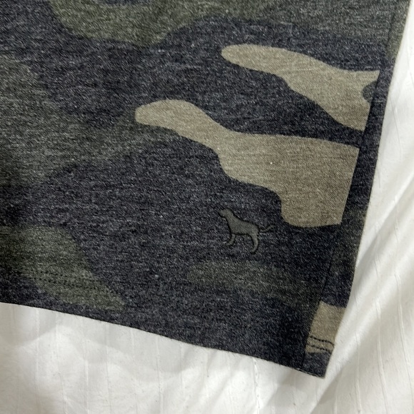 💚PINK VS Camouflage TOP only - Picture 8 of 13